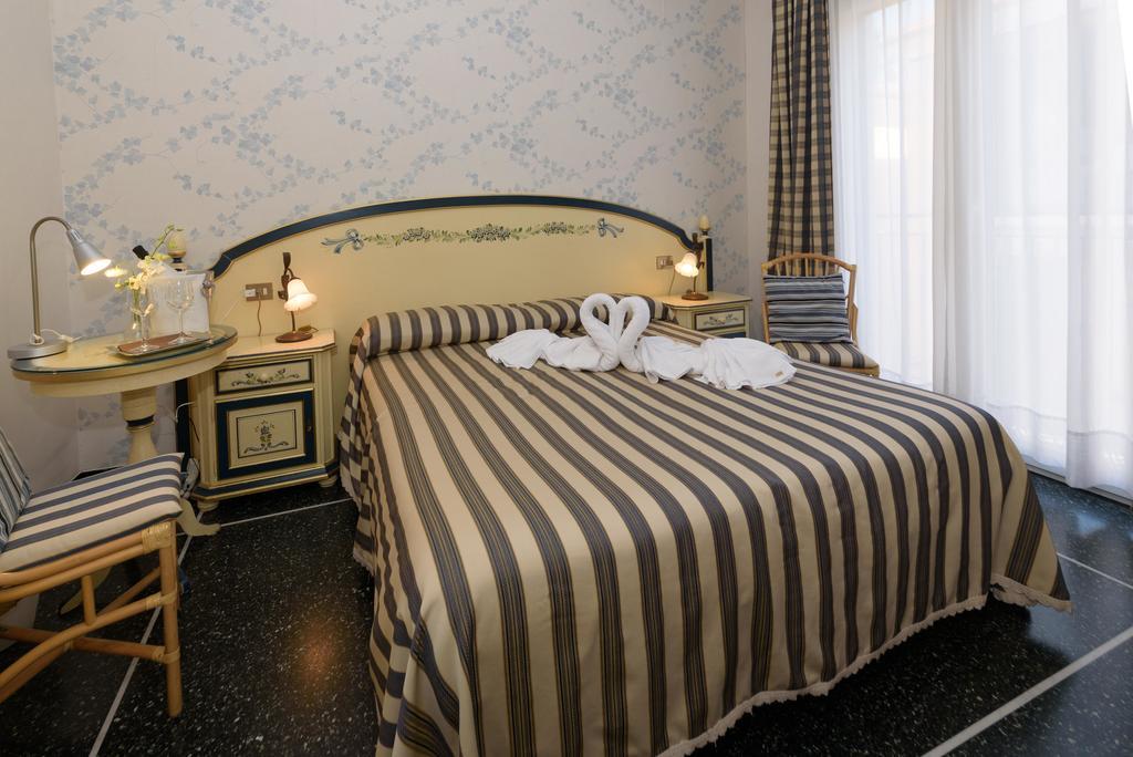Hotel Morchio Mhotelsgroup ディアーノ・マリーナ エクステリア 写真